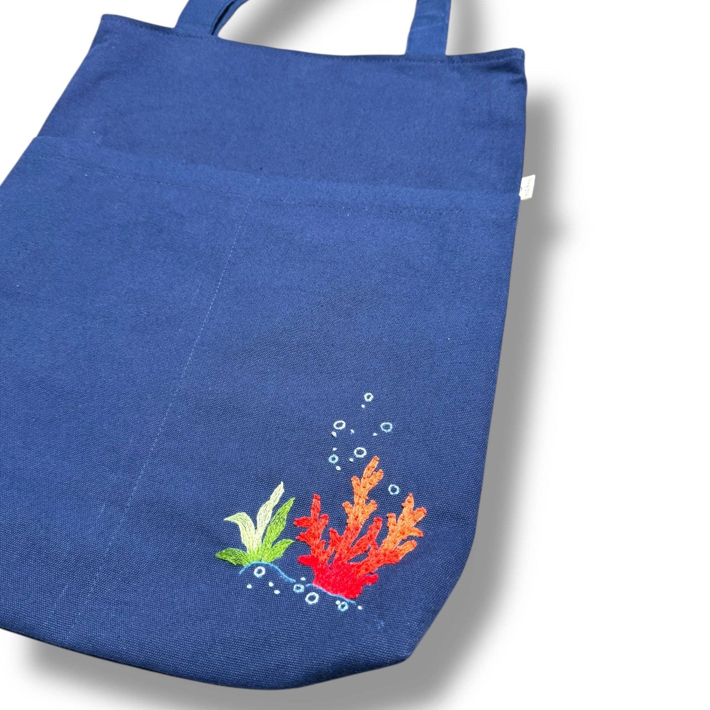 Coral Pocket Embroidery Tote Bag Beige: Navy